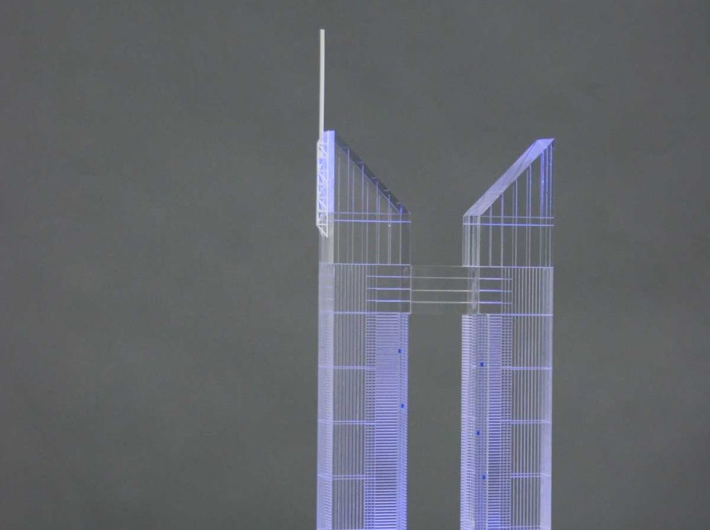 В 2000-х роках поблизу метро «Лівобережна» хотіли побудувати хмарочос у вигляді Тризуба