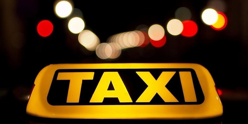 Таксі в комендантську годину